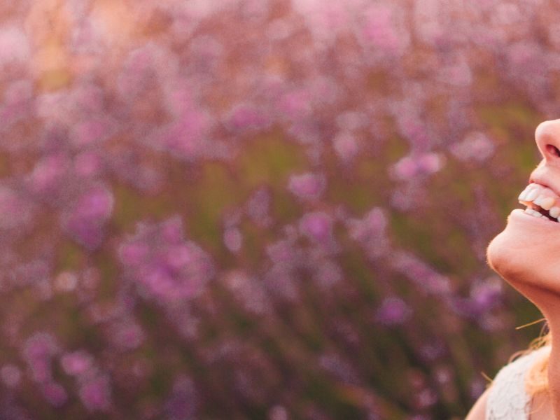 Fedezd fel a CBD és hosszú távú egészség közötti kapcsolatot. Ismerd meg a CBD pozitív hatásait a fájdalomcsillapításban, szorongás és depresszió enyhítésében, valamint a neuroprotektív tulajdonságokban.