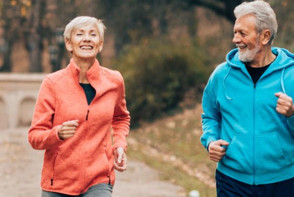 Fedezd fel, hogyan segíthet a CBD az idősebb felnőtteknek az egészségük és életminőségük javításában. Ismerd meg, hogyan kezelheti a CBD az időskori szorongást, enyhítheti a neurodegeneratív betegségek tüneteit, javíthatja az alvás minőségét és megőrizheti a csontok egészségét. Olvass tovább az idősebb felnőttek és a CBD kapcsolatáról, és kérdezz tőlünk, ha további kérdéseid vannak.